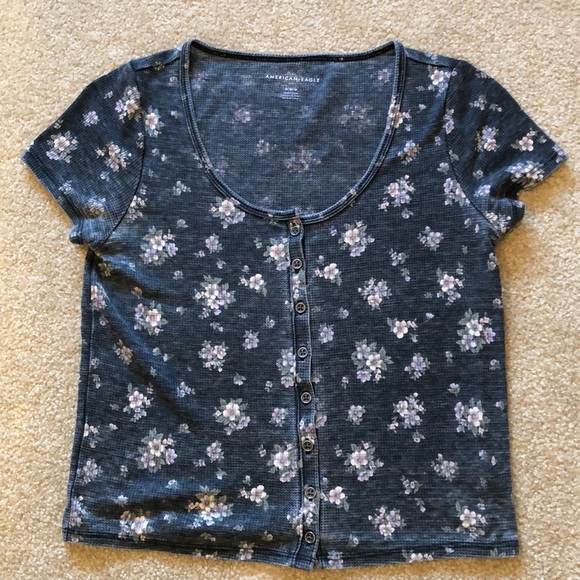 Flower button up top - Picture 2 of 3